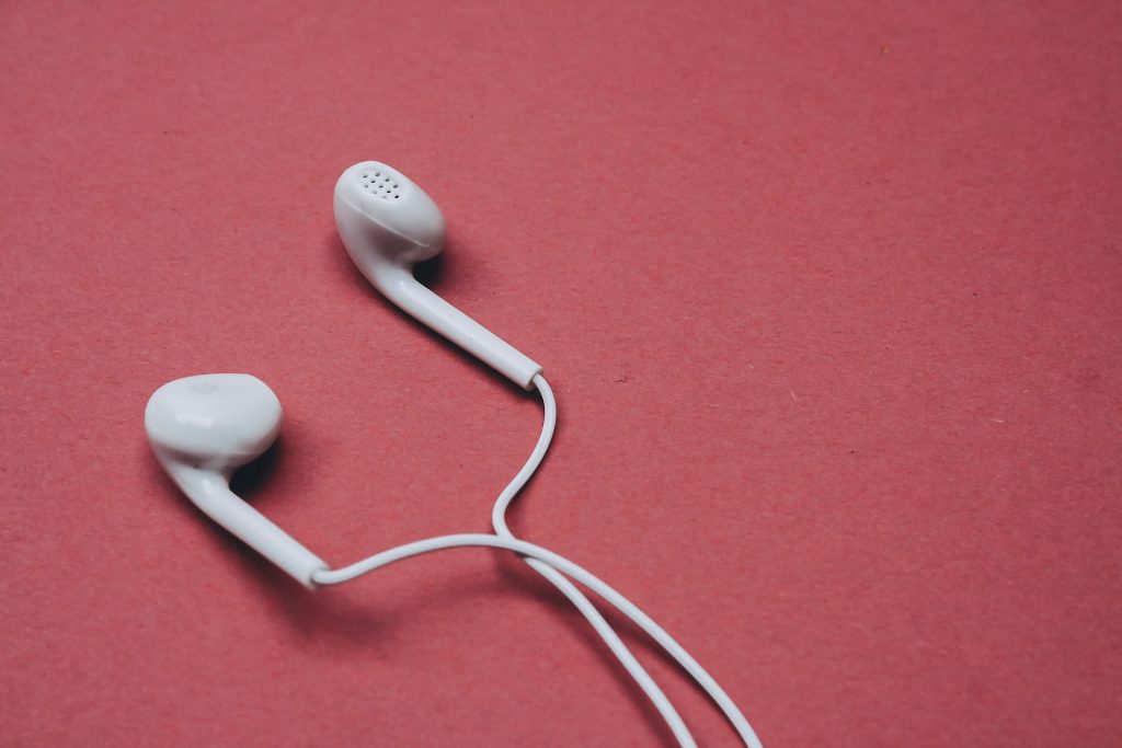 Unmissable Audiobook List: The Five audiobooks written by popular podcasters That Will Change Your Daily Travel